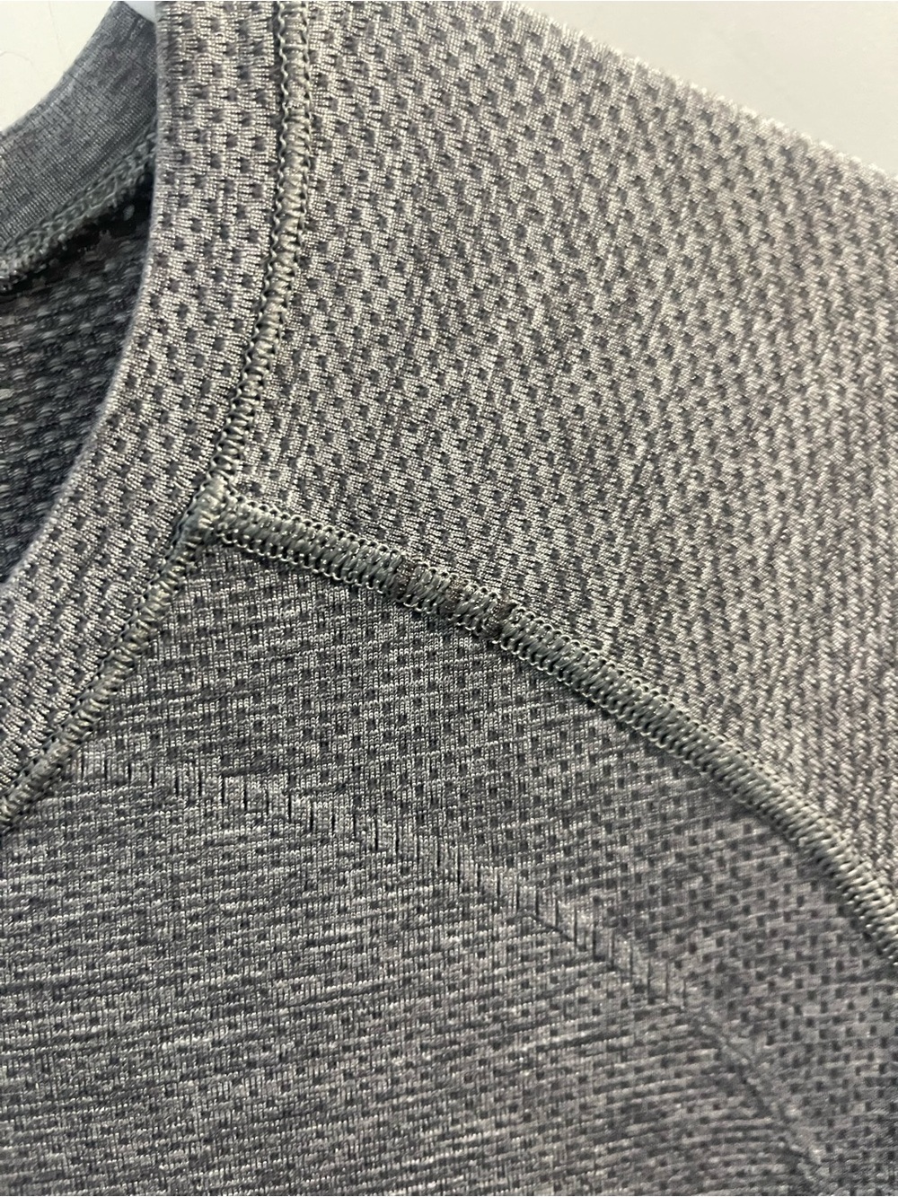 lululemon athletica Men's Heather Gray Short-Sleeve Crew Tee - Picture 2 of 5